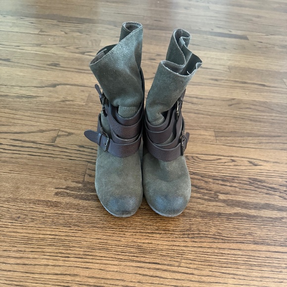 Zigi Girl Suede Taupe Boots with buckle straps - Picture 7 of 7